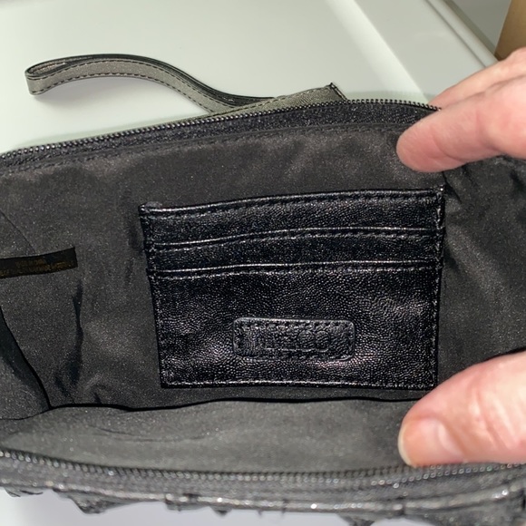 NINE & Co wristlet wallet 8x4x1 inches fits phone 3 slots inside - Picture 2 of 3